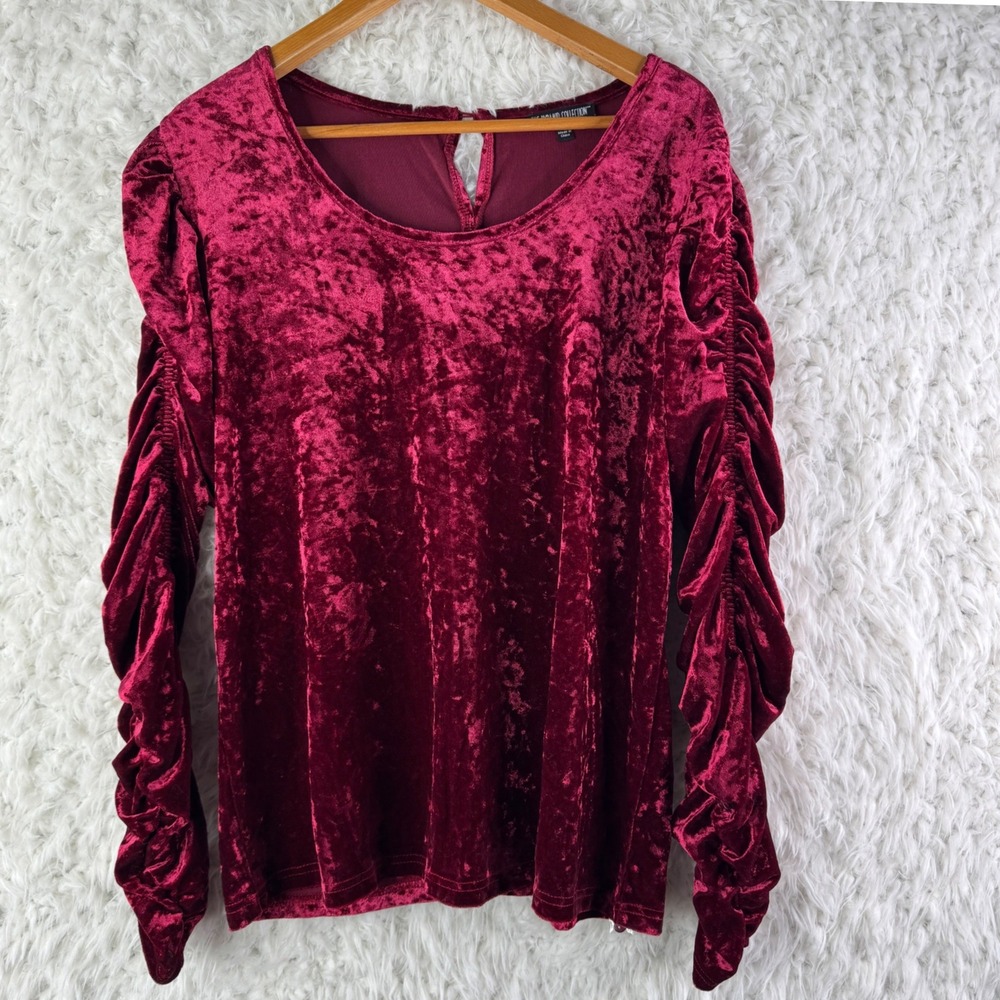 The Pyramid Collection Burgundy Crushed Velvet Ruched Sleeve Top‎ Women's Size L
